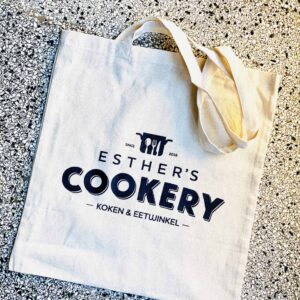 Esther's Cookery draagtas